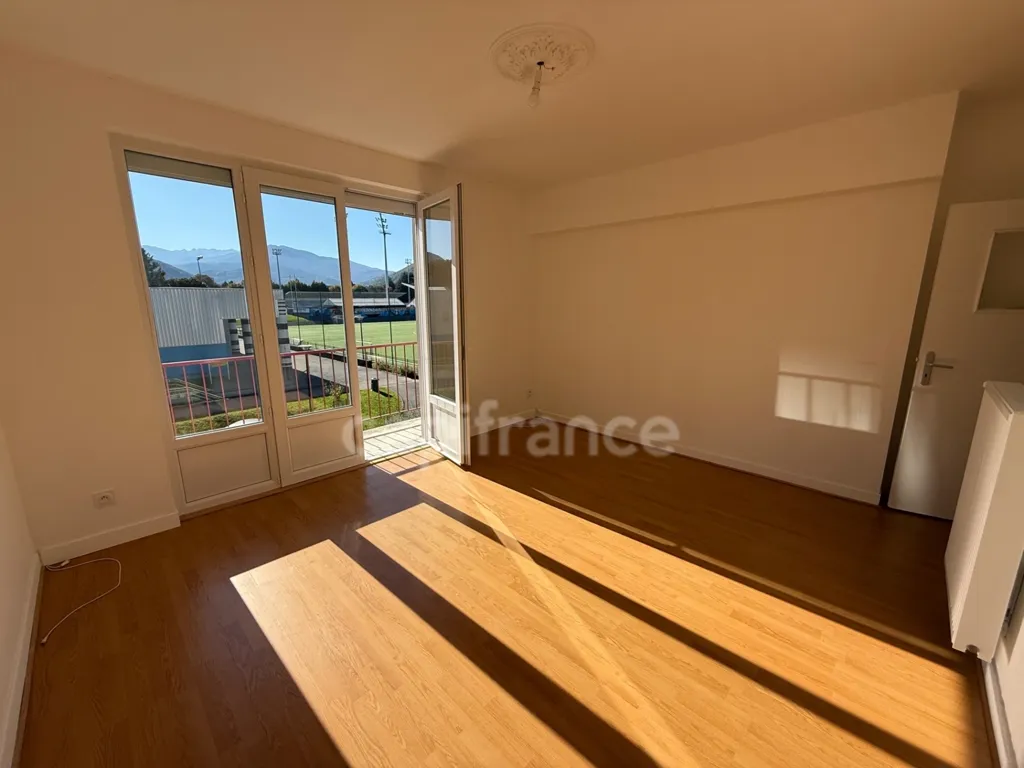 Elutuba - Renovated 3-Bed Flat with South View in Hautes-Pyrénées