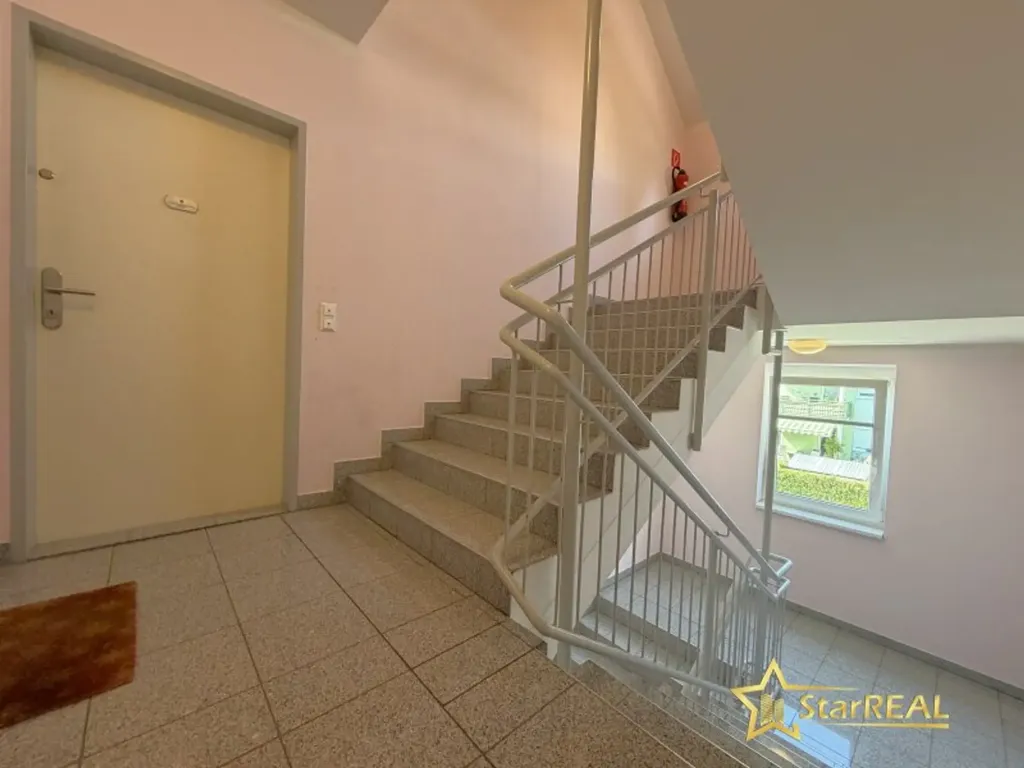 Pièces - Möblierte 3-Bedroom Apartment with Balcony in Velden Centre