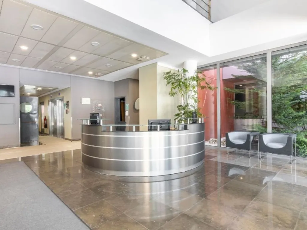 Esik - Luxury Office with Amenities in Oeiras