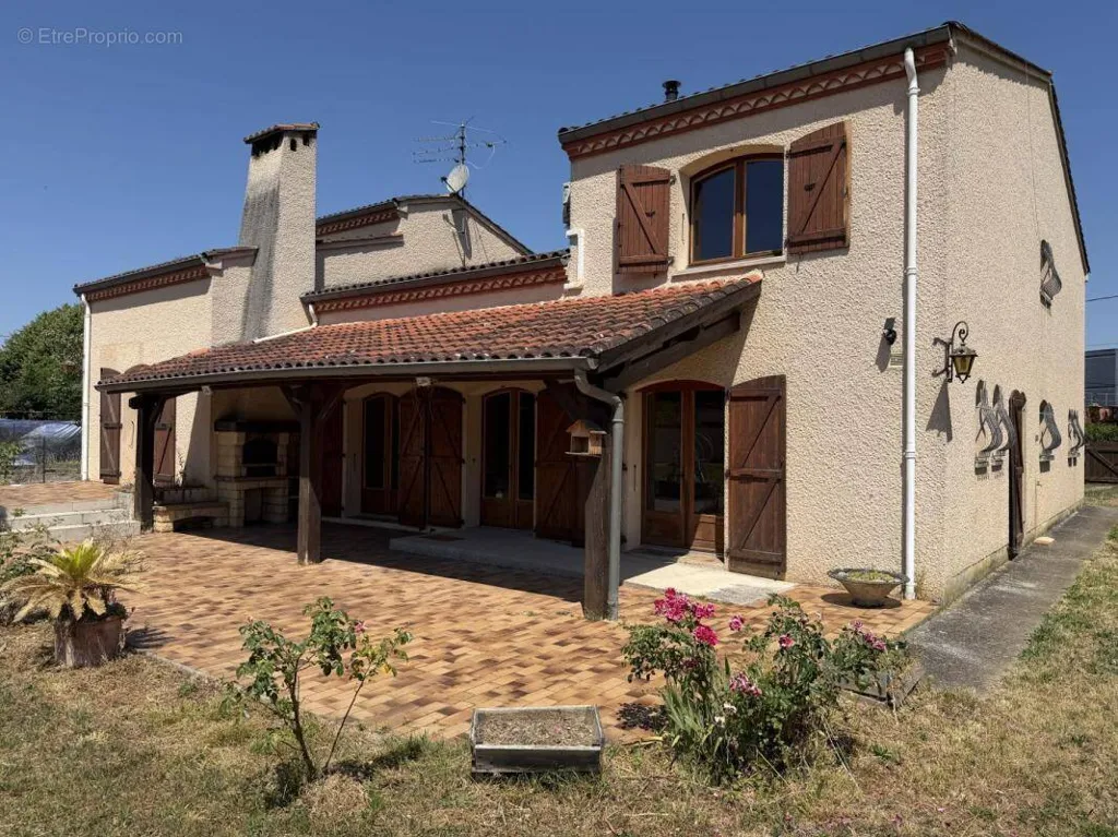 Extérieur - Maison avec Piscine et Jardin à Gaillac