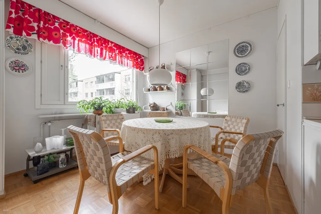 Söögituba - Spacious Apartment with Balcony in Särkiniemi, Kuopio