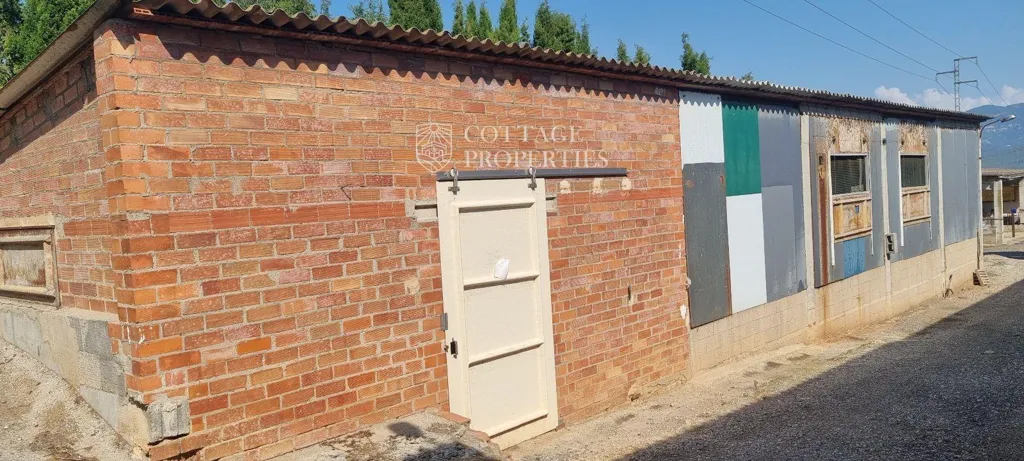 Välivaade - Historic Farmhouse with Renovation Potential in Serinyà