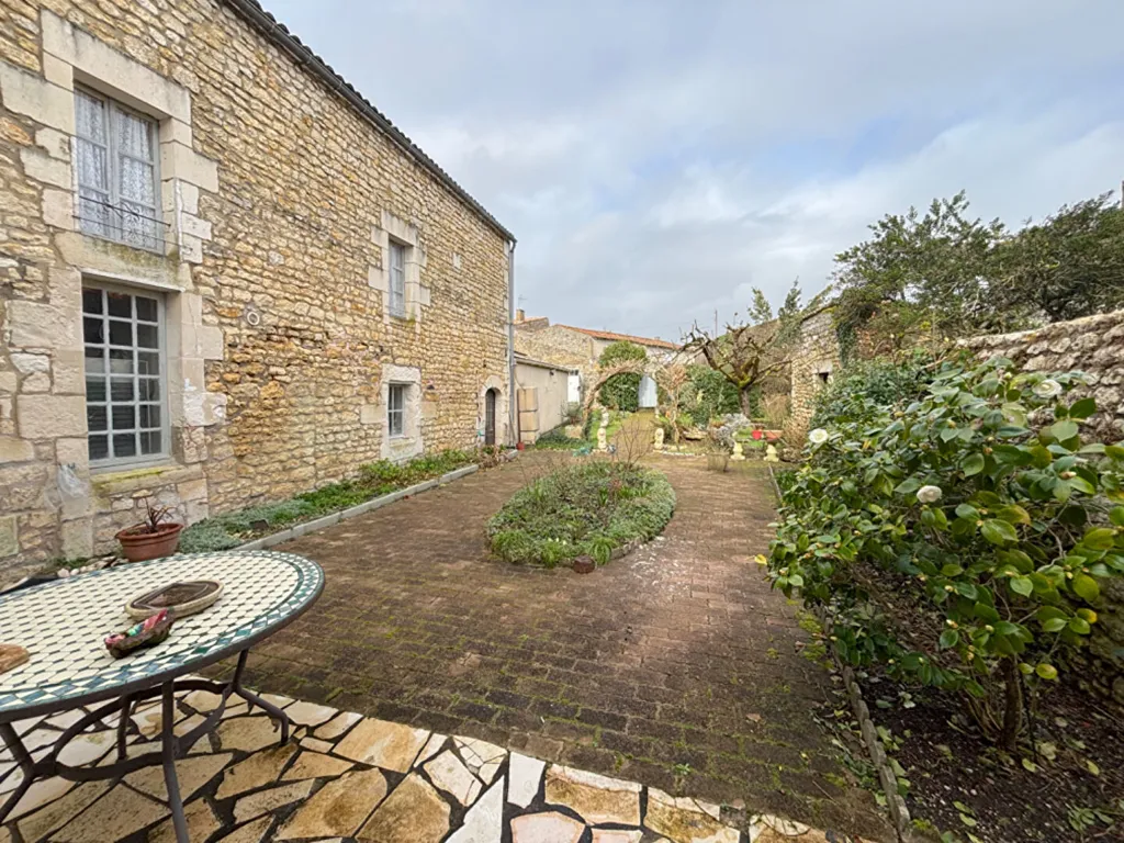 Jardin - Maison Charentaise avec Jardin à Le Gua