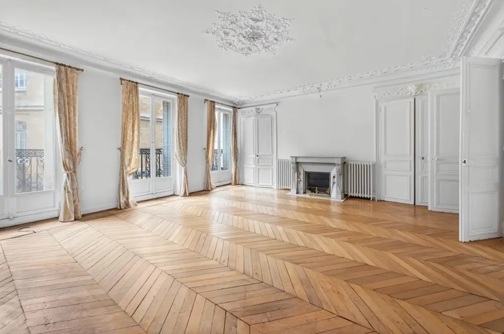Soggiorno - Renovable Parisian Apartment with High Ceilings
