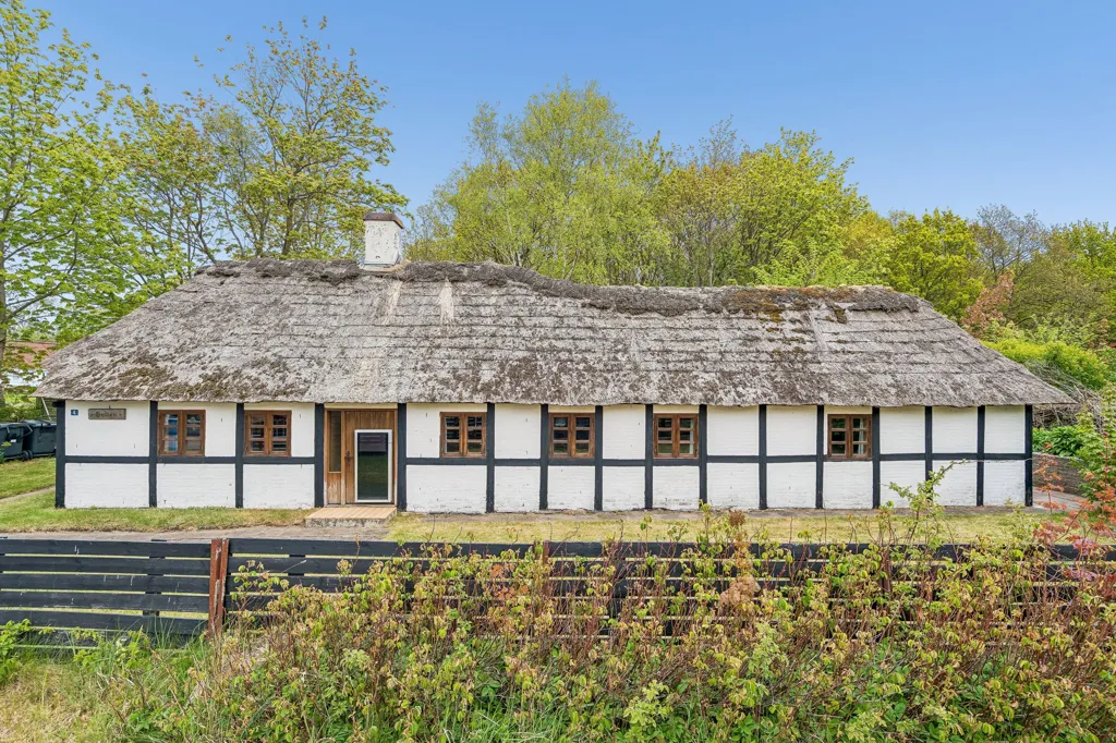 2-room house in Asaa