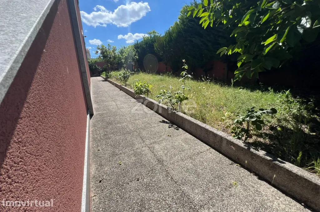 Garten - Geminated House with Garage in Chaves Centre