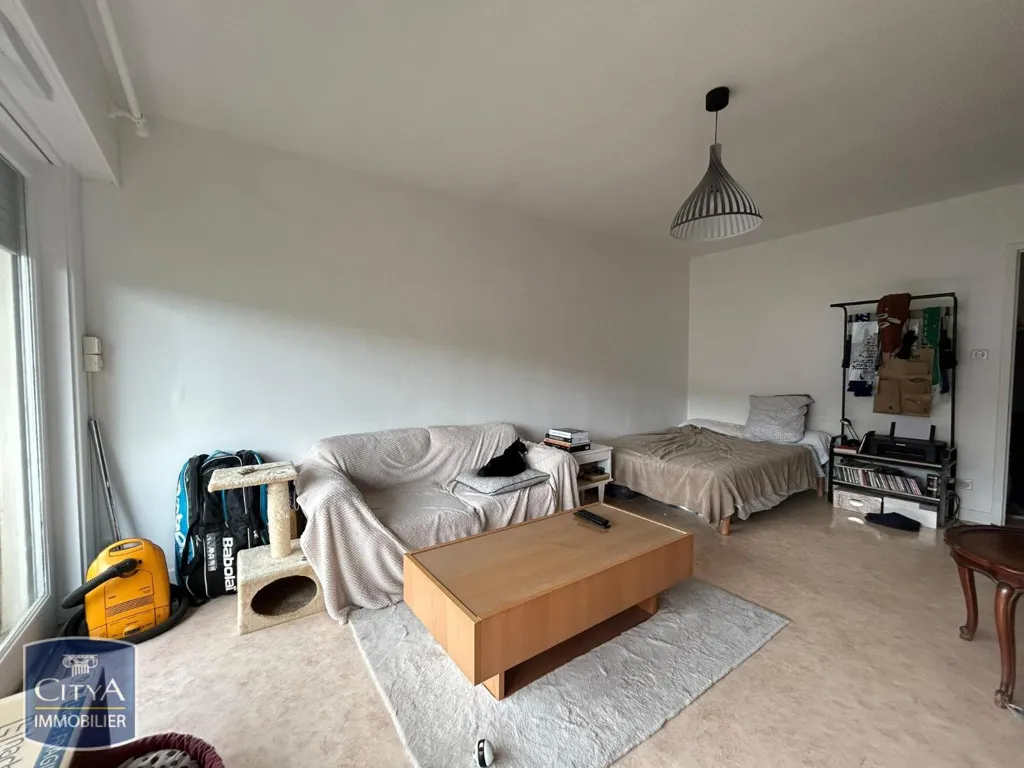 Magamistoad - 1-Bedroom Apartment with Balcony in Brive-la-Gaillarde