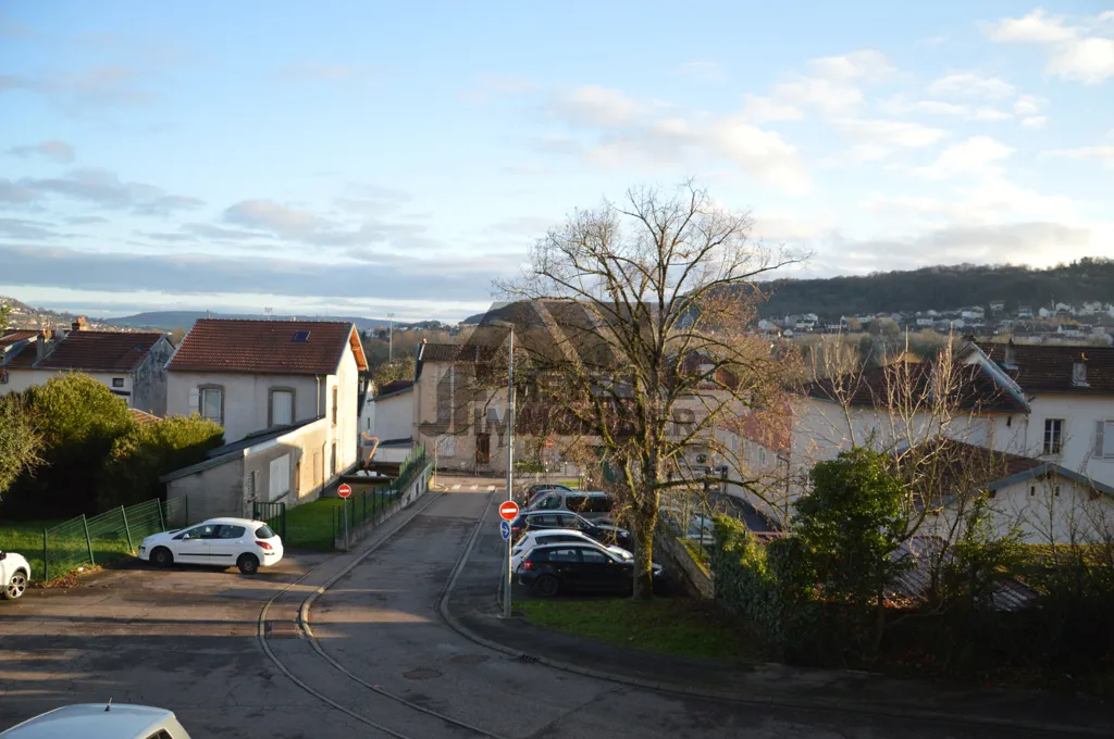 Välivaade - 3-Bed Flat with South-Facing Balcony in Pompey