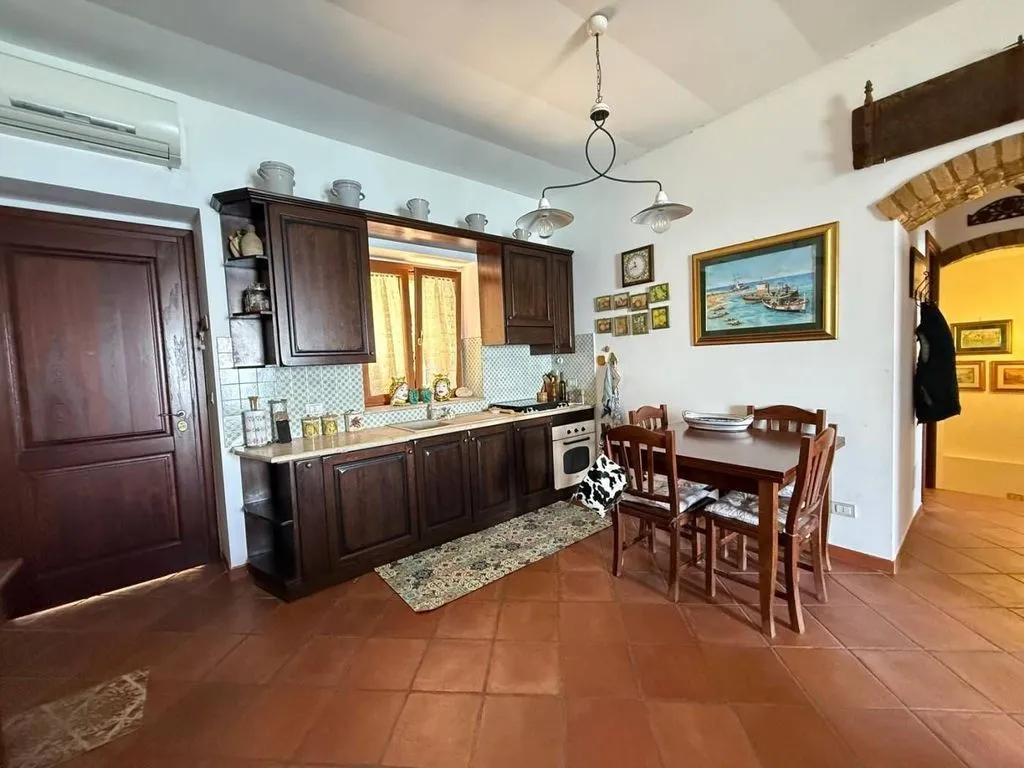Söögituba - Terraced House with Sea Access in Scilla