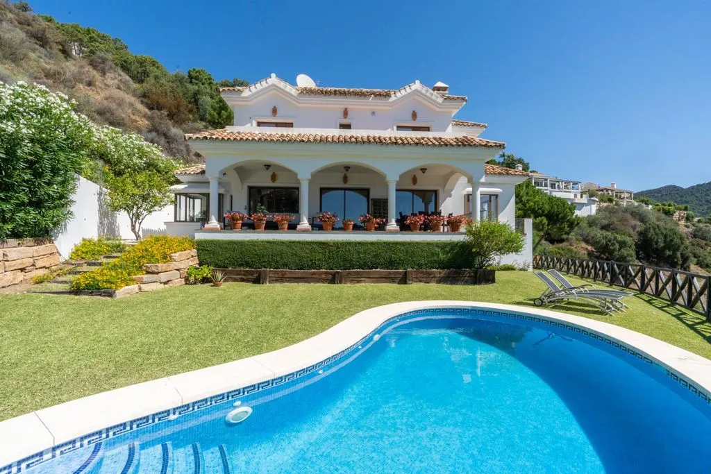 Piscine - Luxury Villa with Sea Views in Benahavis