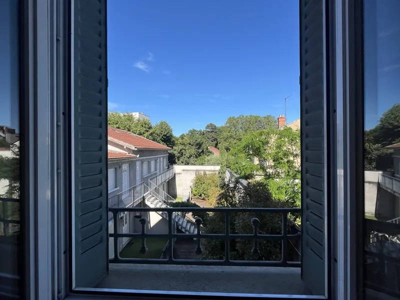 Balcon - Studio Rénové avec Exposition Est dans Copropriété