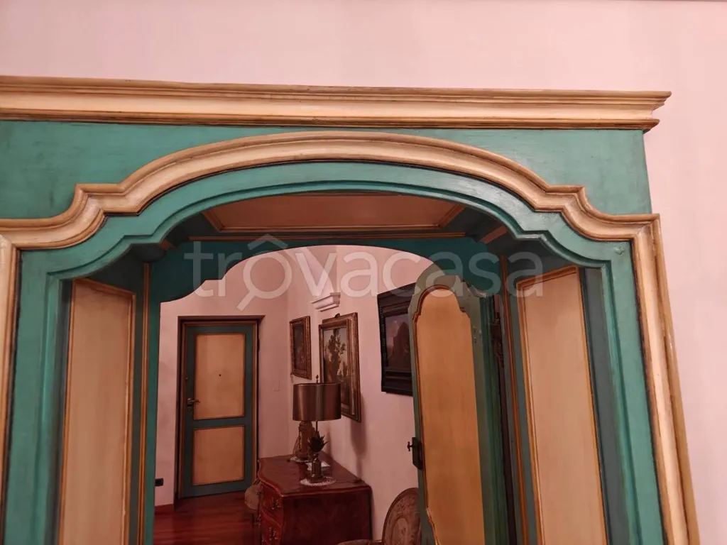 Entrée - Historic Apartment with Balcony in Bra
