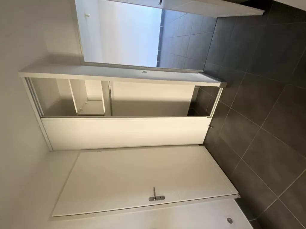 Toad - 3-Bed Flat with Terrace in Le Cres