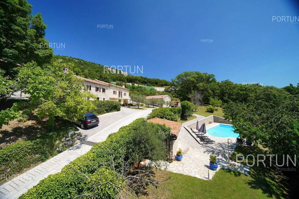 Vue aérienne - Renovated Estate with Panoramic Views in Lupoglav