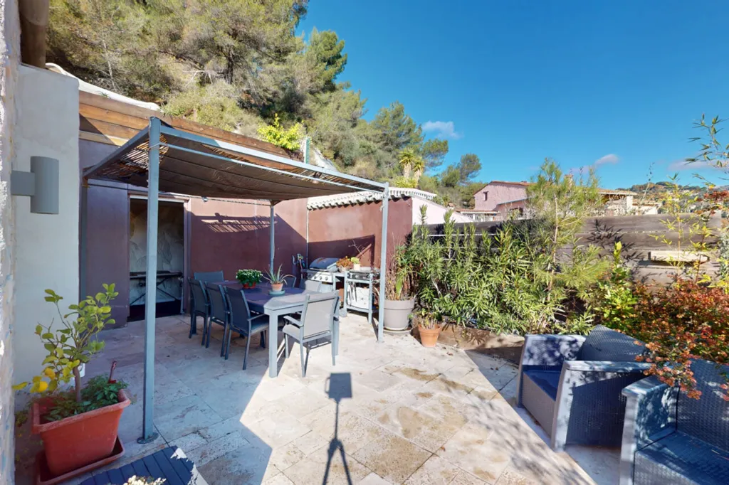 Villa avec Piscine et Vue Panoramique à Contes