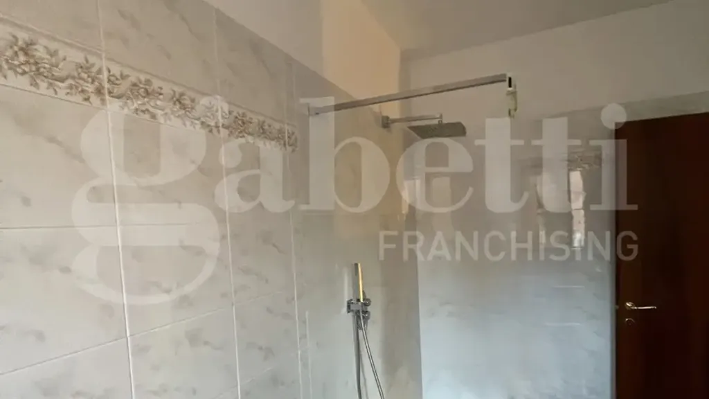 Bathrooms - 8-room house in IT