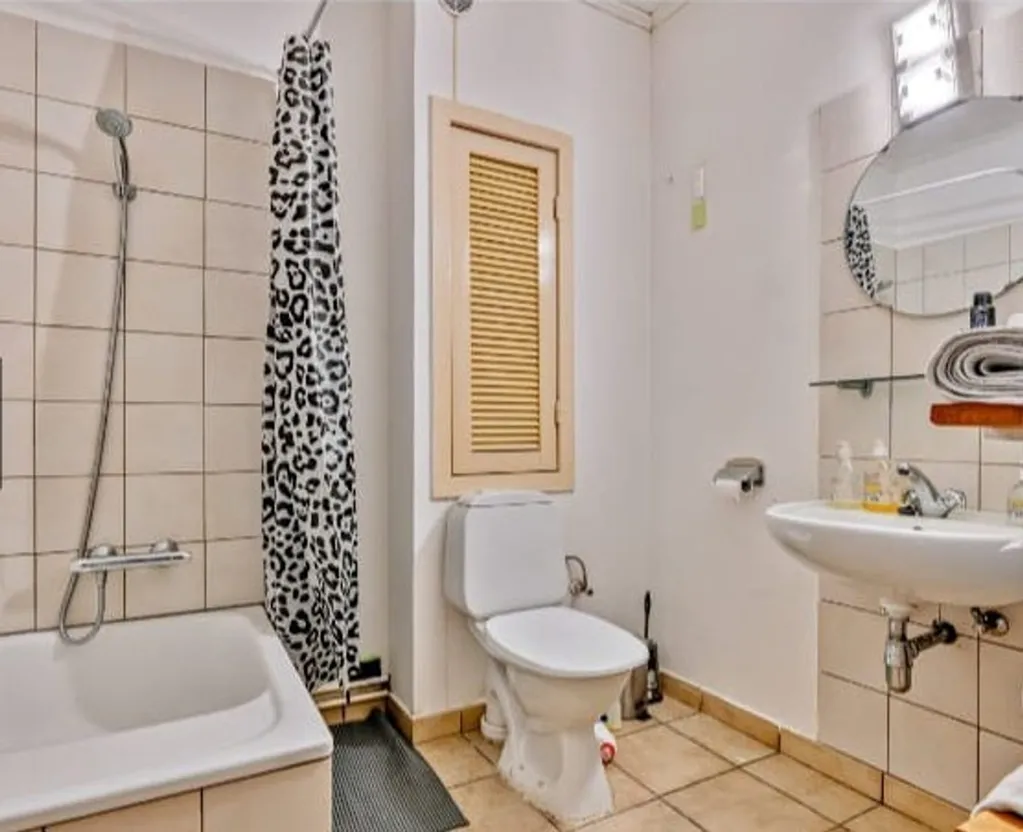 Bagni - Income-Generating House with Studio in Eeklo