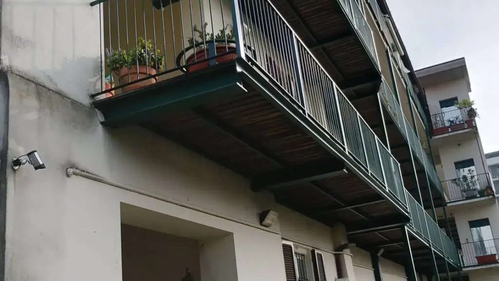 Rõdu - Armed Bilocale with Balcony in Milan