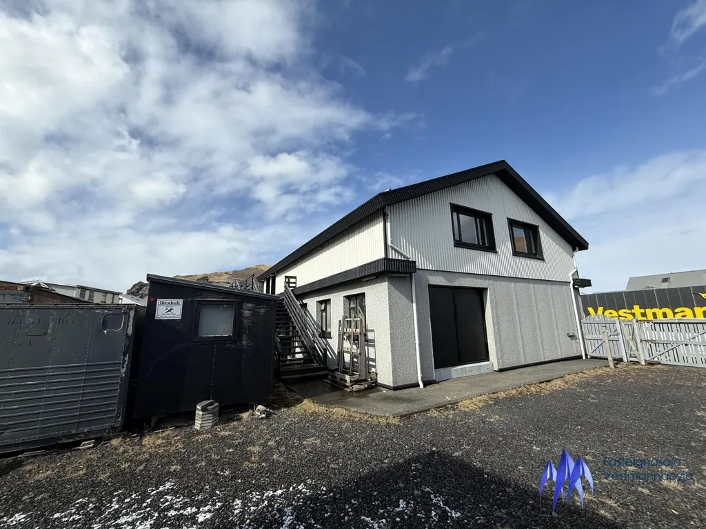 Extérieur - Industrial/Residential Property with Workshop in Vestmannaeyjar