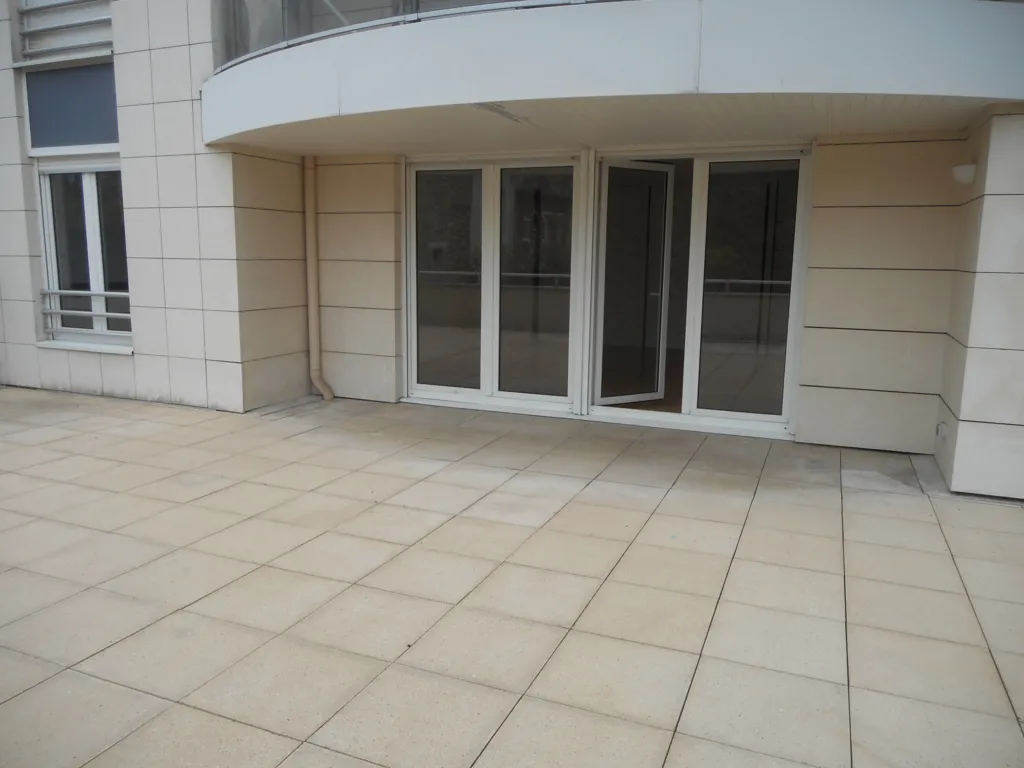 Rõdu - Apartment with Terrace in Courlancy