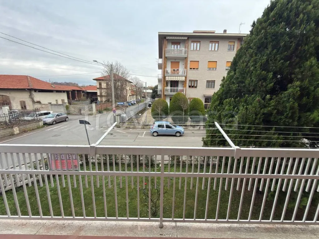 Balcon - Rearfitted Apartment with Balcony in Ciriè