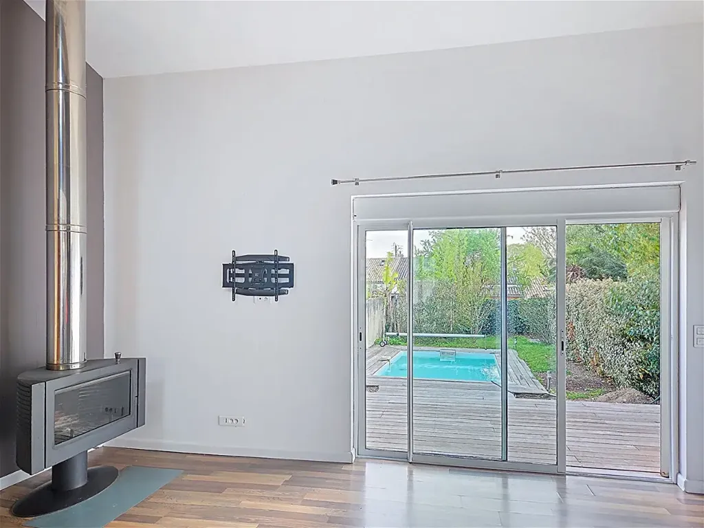 Séjour - Maison Élégante avec Piscine à Libourne