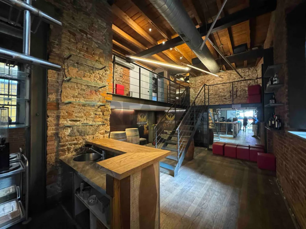 Cuisine - Commercial Space in Varese Pedestrian Zone