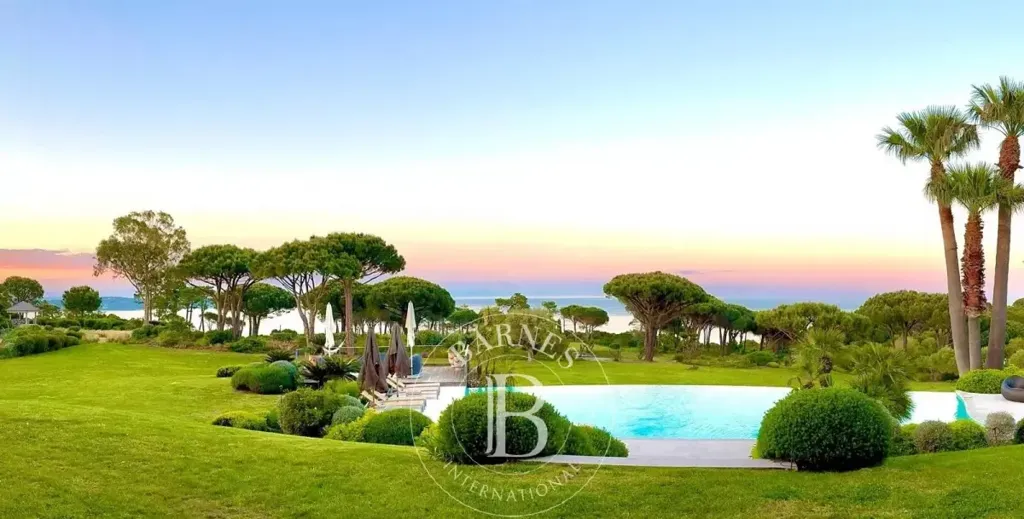 Aed - Secluded Villa with Sea View in Ramatuelle