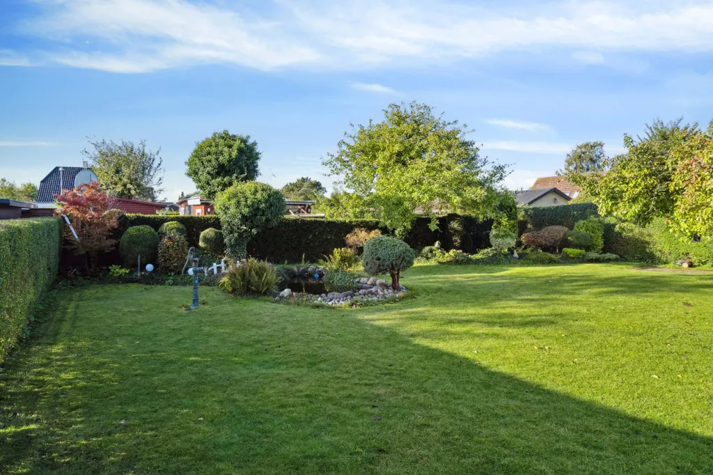 Aed - Renovated Villa with Waterside in Strøby Egede