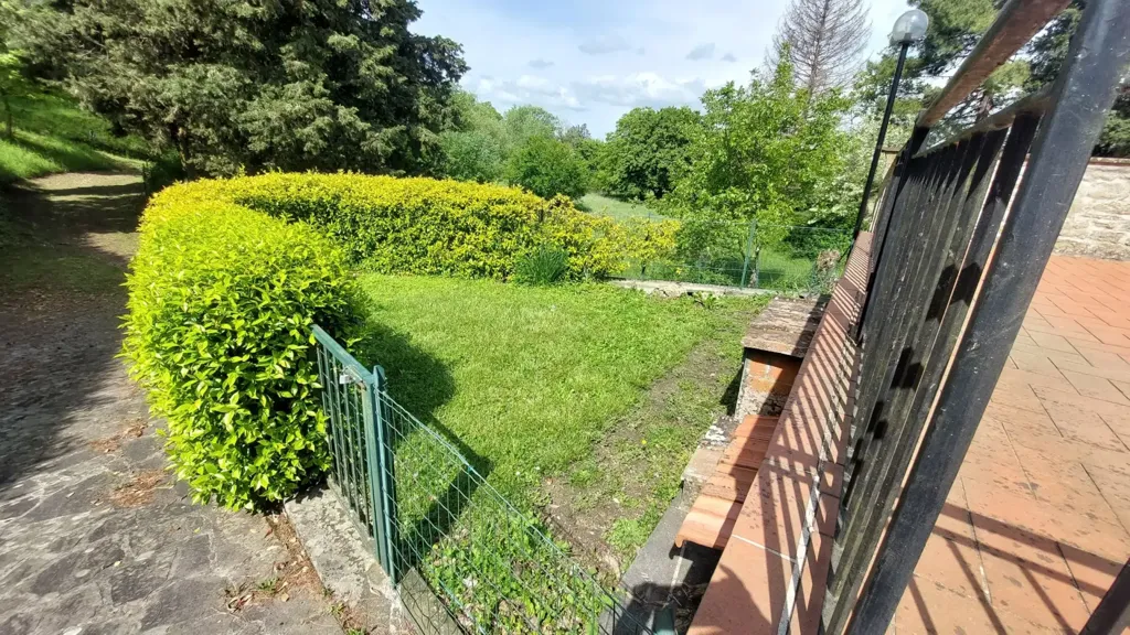 Aed - Rustic Property with Two Apartments in San Godenzo