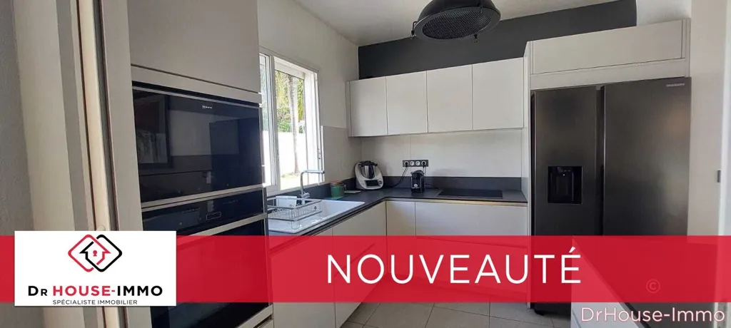 Cuisine - Maison avec Piscine et Terrasse à Dampierre