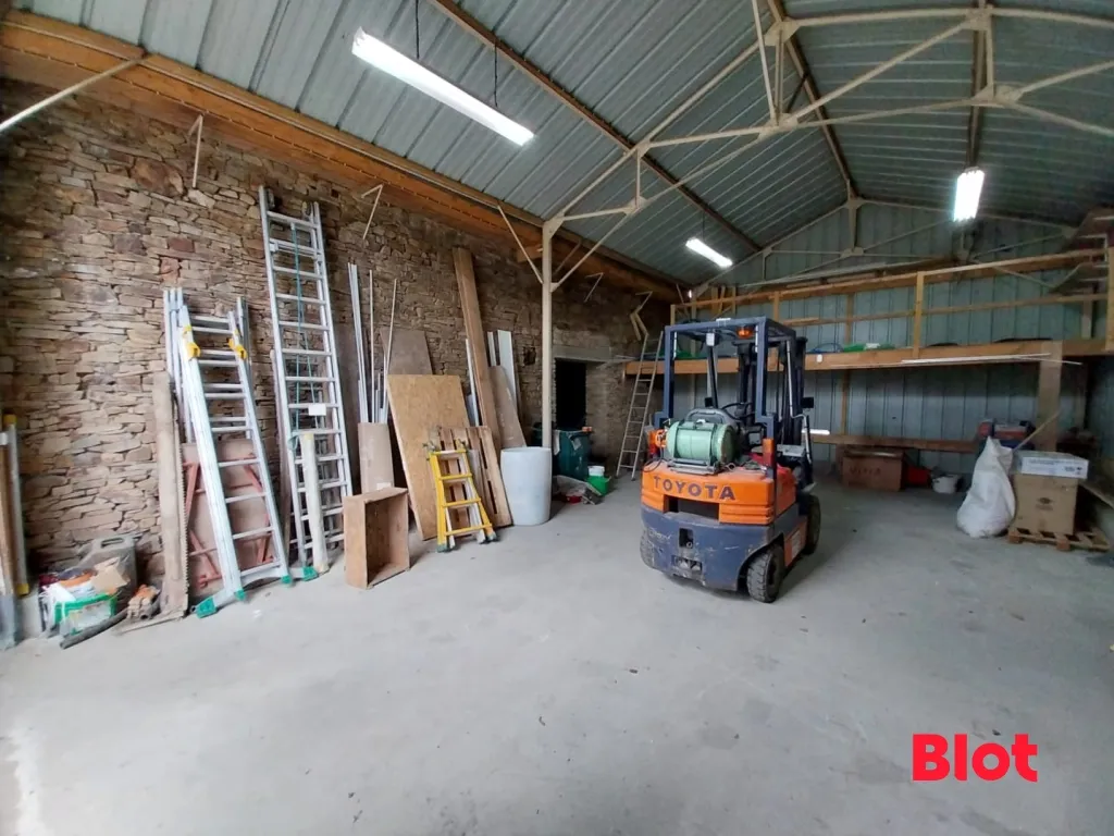 Garage - Rustic House with Garden in Sion les Mines