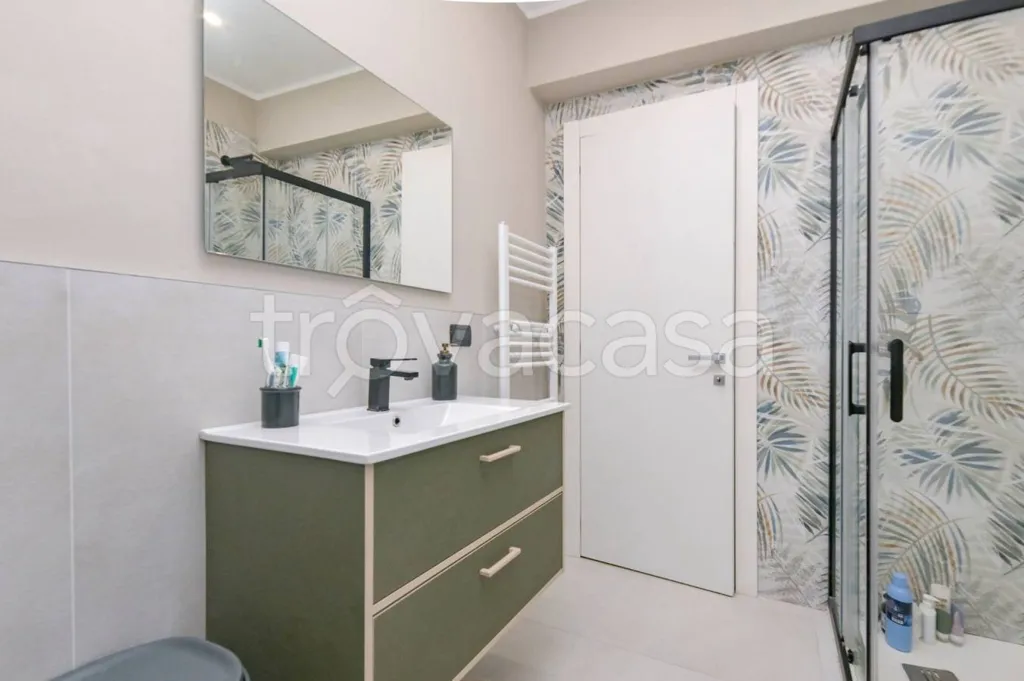 Salles de bain - Ground Floor Apartment with Balcony in Pino Torinese