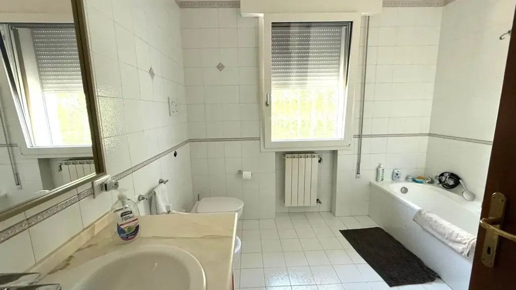 Salles de bain - Rustic Bifamiliar Villa with Garden in Treviso