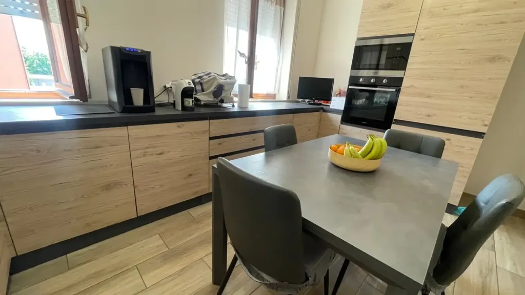 Cuisine - Modernised Apartment with Balcony in Piacenza