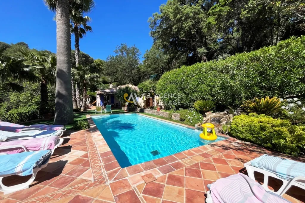 Piscine - Villa Provençale avec Piscine à La Garde-Freinet