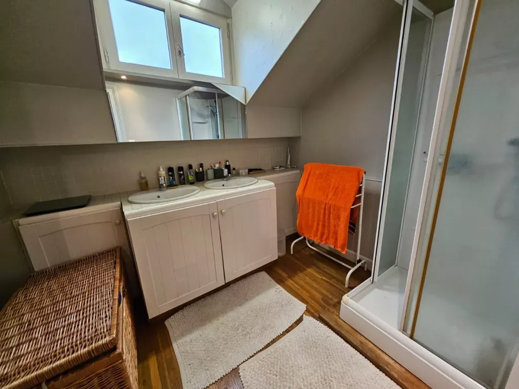 Bathrooms - City House with Pool in Périgueux Centre