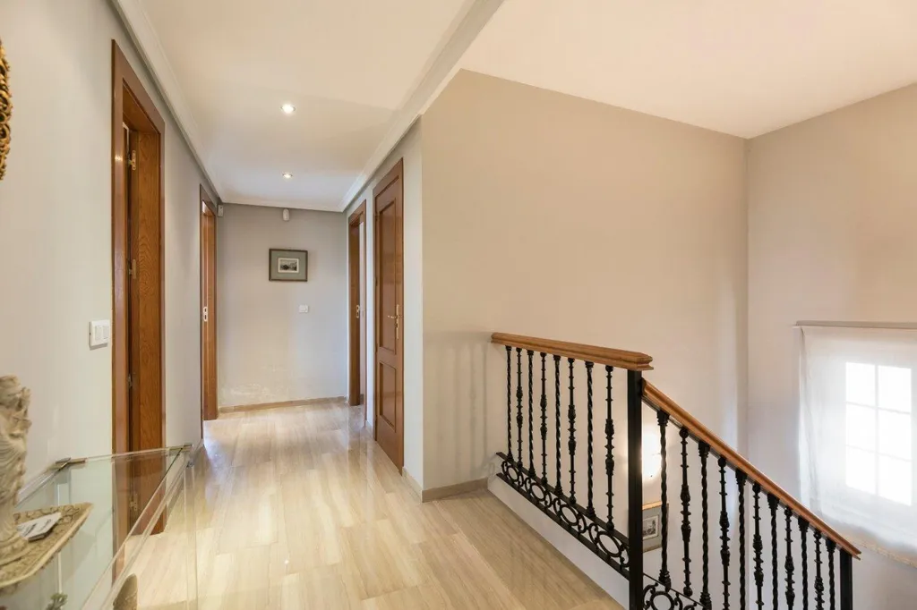 Esik - Versatile Villa with Private Pool in Huétor Vega