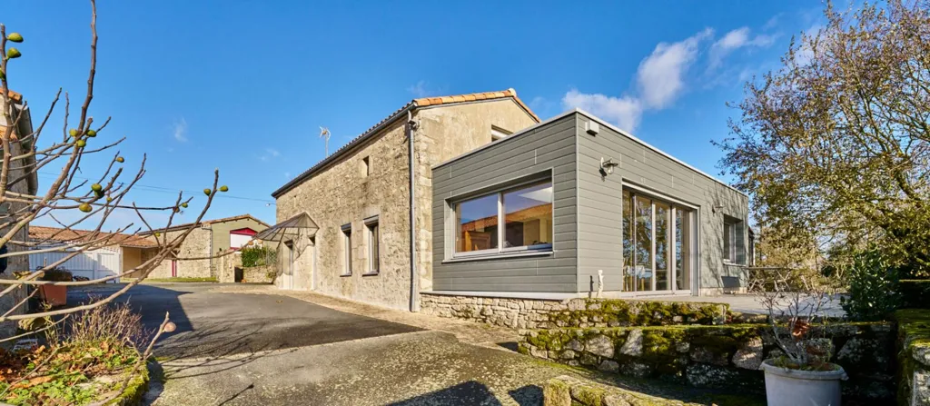 Extérieur - Maison de Campagne avec Terrain à La Verrie