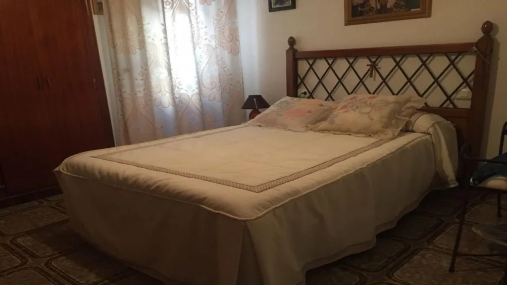 Schlafzimmer - Spacious Centre-Almansa Apartment with Views