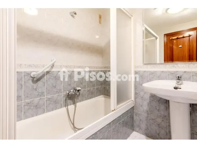 Salles de bain - Apartment with Balcony in Santa Marta de Tormes