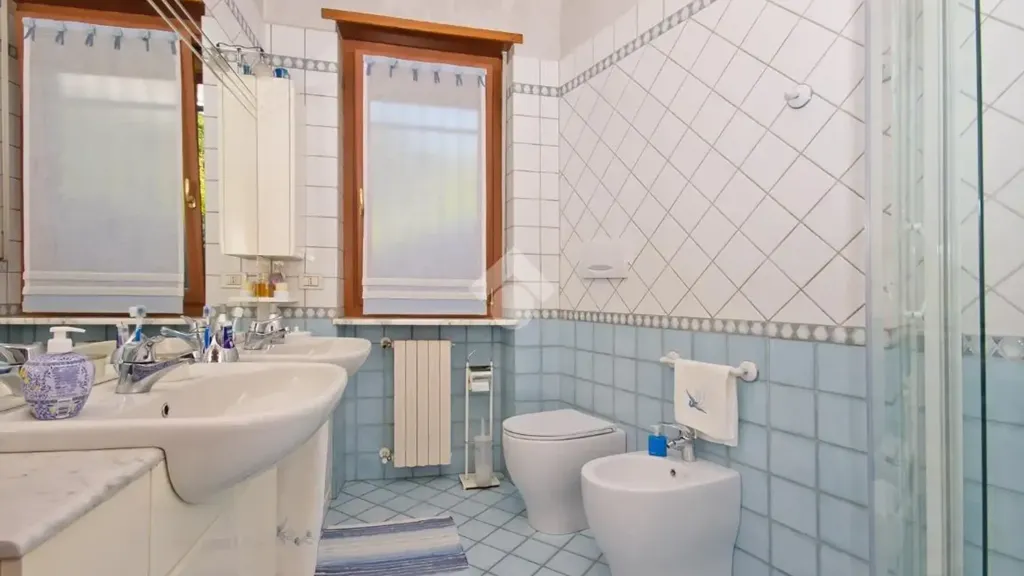 Salles de bain - Villa with Panoramic Terraces in Pecetto Torinese