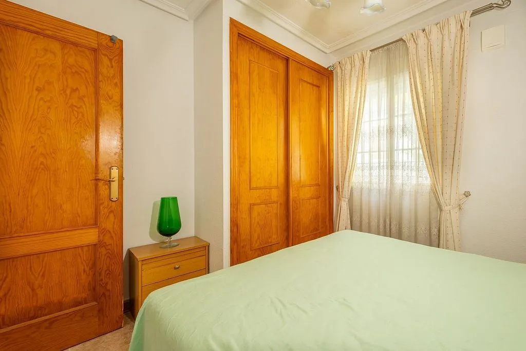 Chambres - Semi-Detached House with Pool in Torrevieja