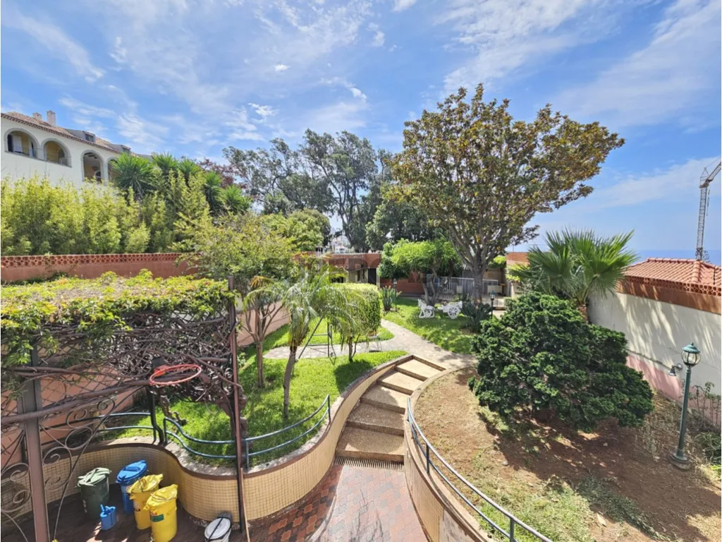 Jardin - Triplex House with Pool in Funchal