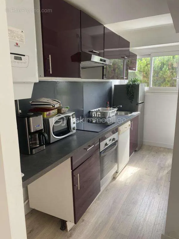 Kitchen - City Centre 3-Piece with Terrace and Lift