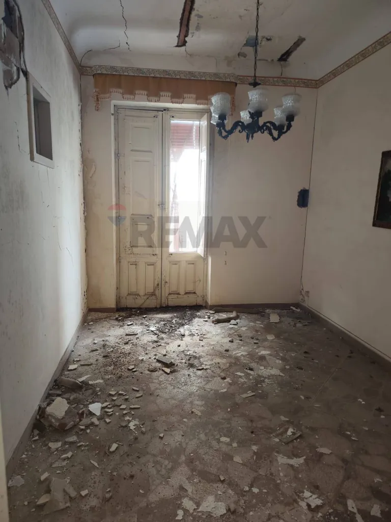 Rooms - Independent Villa for Renovation in Acireale