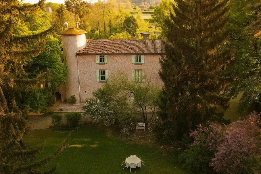 Vue aérienne - Manoir Historique avec Piscine à Vienne