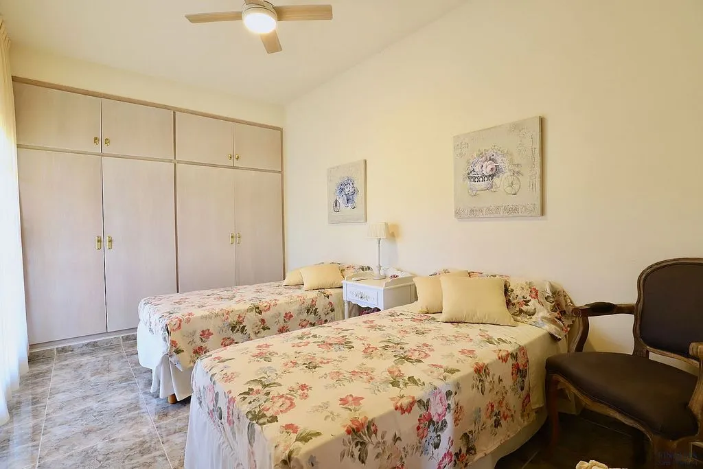 Chambres - Villa with Pool and Buildable Plot in Caldes de Malavella