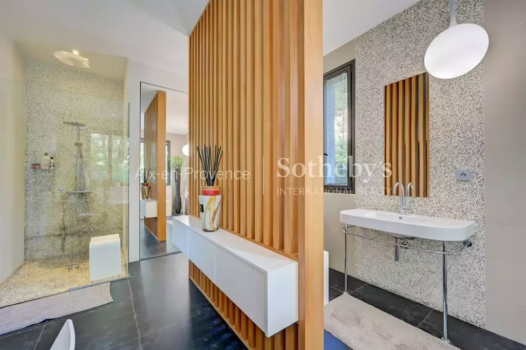Salles de bain - Villa Contemporaine avec Piscine près d'Aix-en-Provence