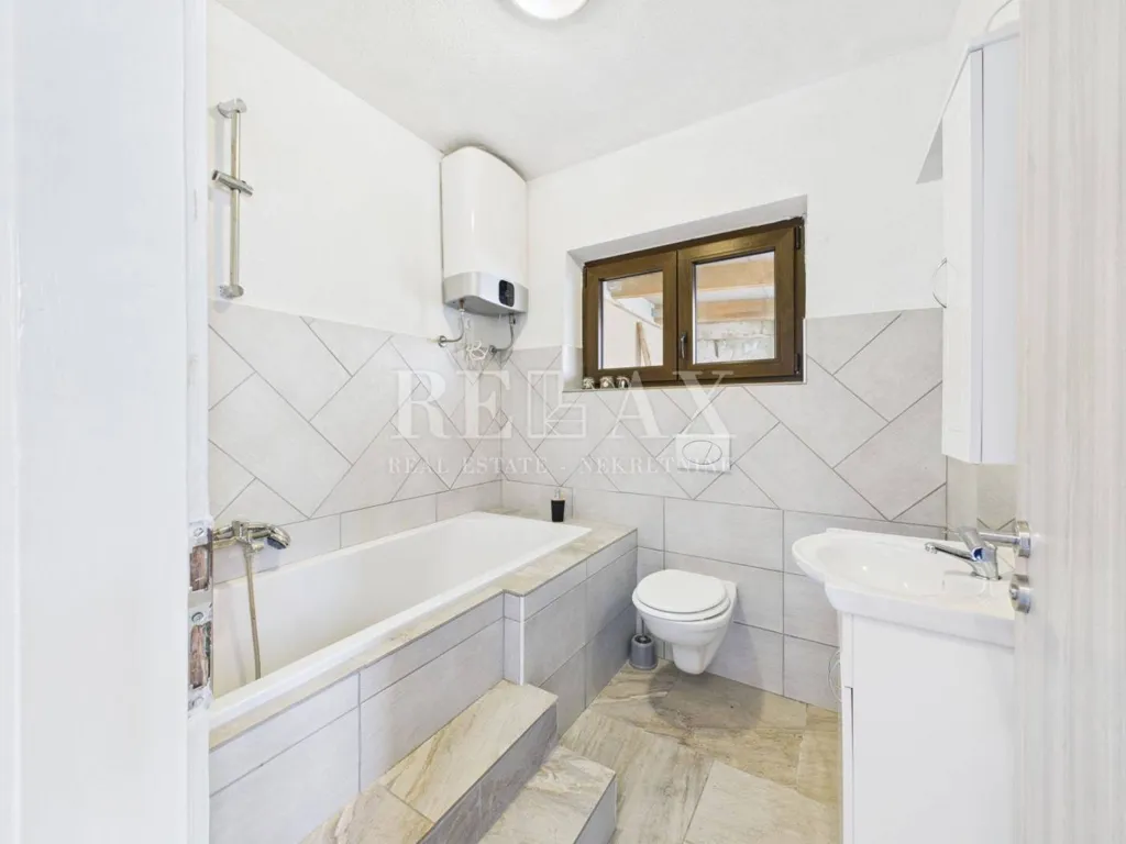 Vannitoad - Traditional House with Pool in Bribir